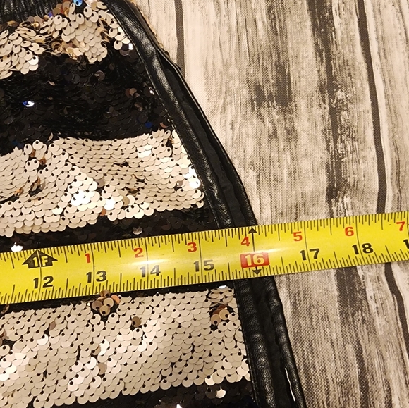 Gianni Bini Size XS sequin mini skirt. - Picture 6 of 6